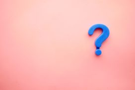 Blue question mar on pink background, the best interview questions for you to ask in your next job interview